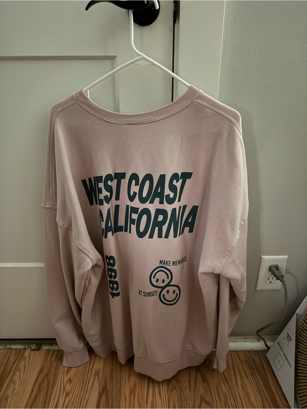 Wild Fable Pink Graphic Crewneck - Picture 1 of 2